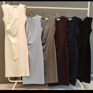 Abito VICOLO tubino smanicato con drappeggio & spacco posteriore