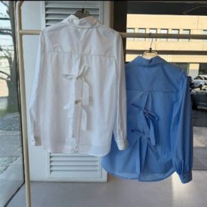 Camicia VICOLO con fiocchi sul retro