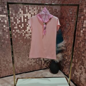 T-shirt VICOLO con bandana & spille