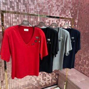 T-shirt Over VICOLO a V con spille