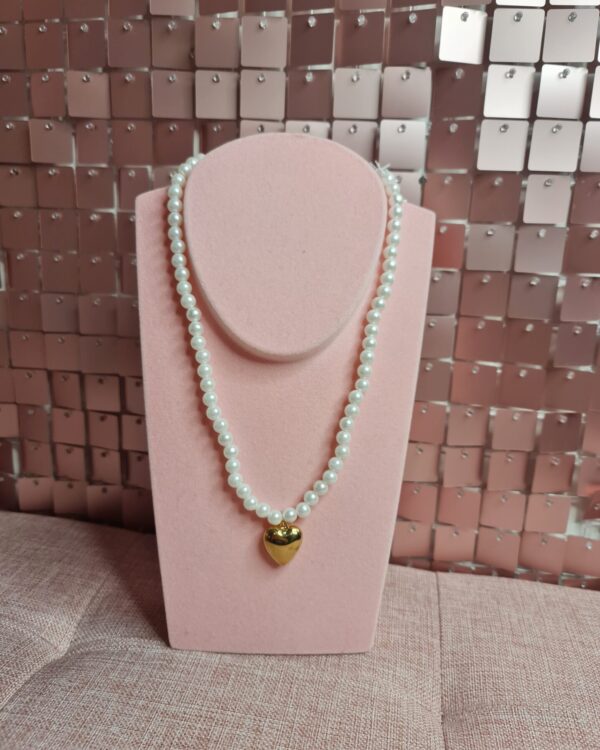 Collana di perle con ciondolo a cuore