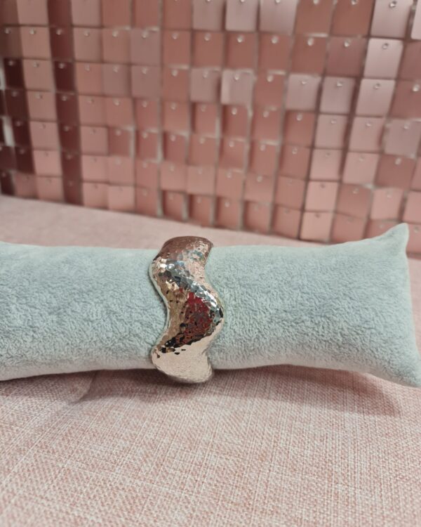 Bracciale rigido in acciaio martellato