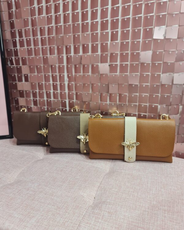 Pochette con tracolla con APETTA in metallo oro