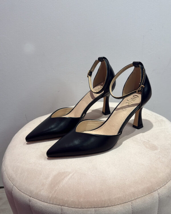 Decolletè OVYE' con cinturino in ecopelle