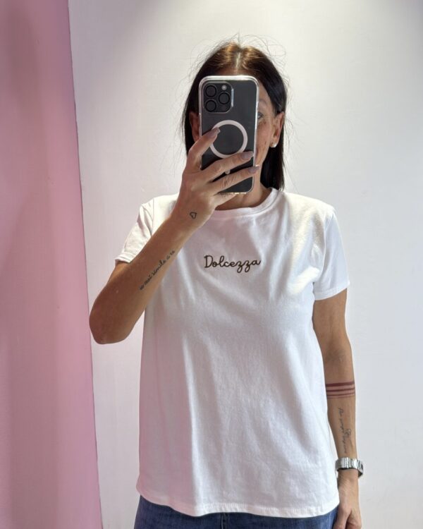 T-shirt VICOLO con ricamo Dolcezza