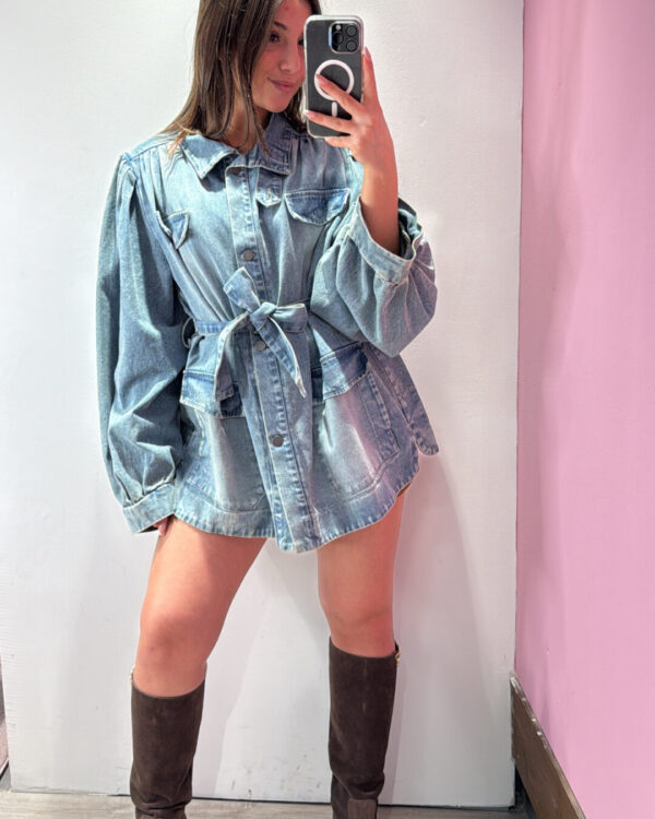 Giacca MOTEL in jeans con cintura