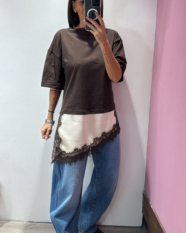 T-shirt MOTEL con inserto in raso & pizzo, MORO