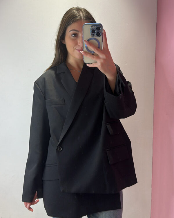 Blazer Oversize VICOLO mod. FRANKIE con bottone spostato, NERO