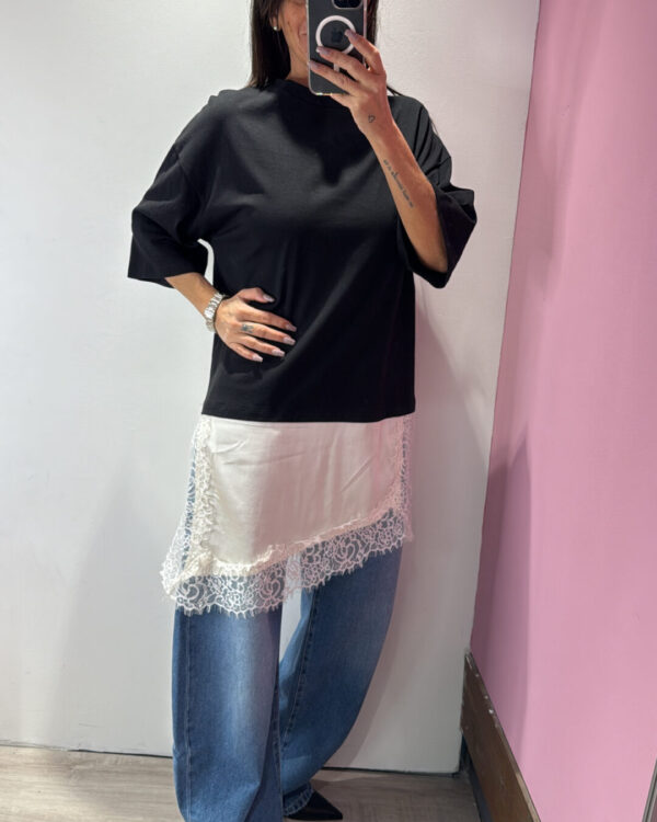 T-shirt VICOLO asimmetrica con raso & pizzo
