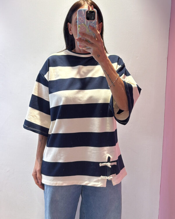 T-shirt VICOLO a righe larghe con alamari sul fondo, VARI COLORI