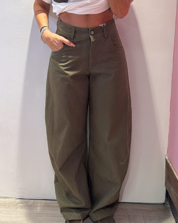 Pantalone MOTEL con tasche in ecopelle intrecciata, VERDE MILITARE