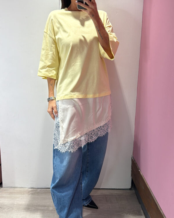 T-shirt VICOLO asimmetrica con raso & pizzo, GIALLO PAGLIERINO