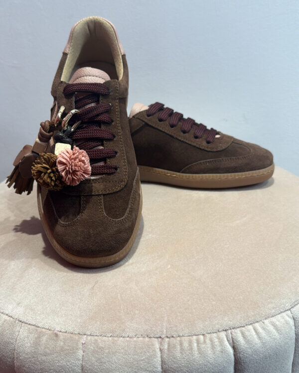 Sneakers OVYE' in camoscio con charms, MORO ROSA antico