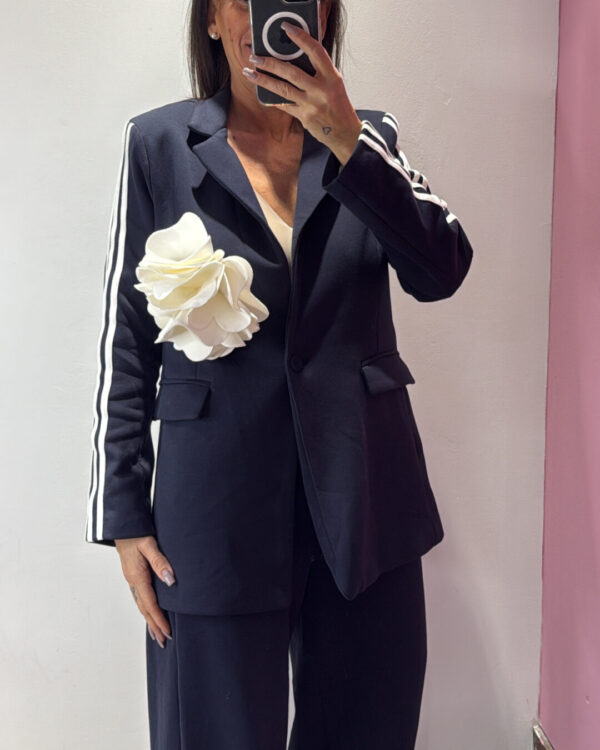 Blazer MOTEL in cotone garzato elasticizzato con spilla