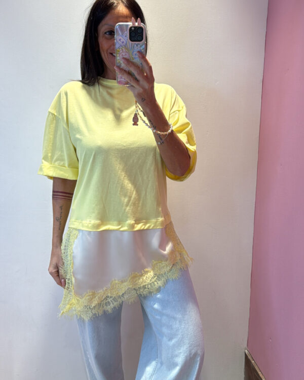 T-shirt MOTEL asimmetrica con raso & pizzo , GIALLO