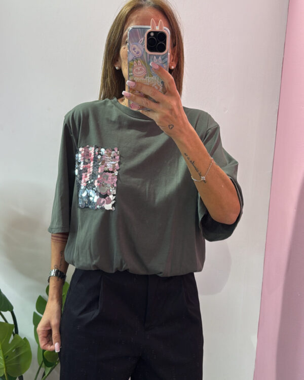 T-shirt Crop MOTEL a palloncino con tasca in paillettes