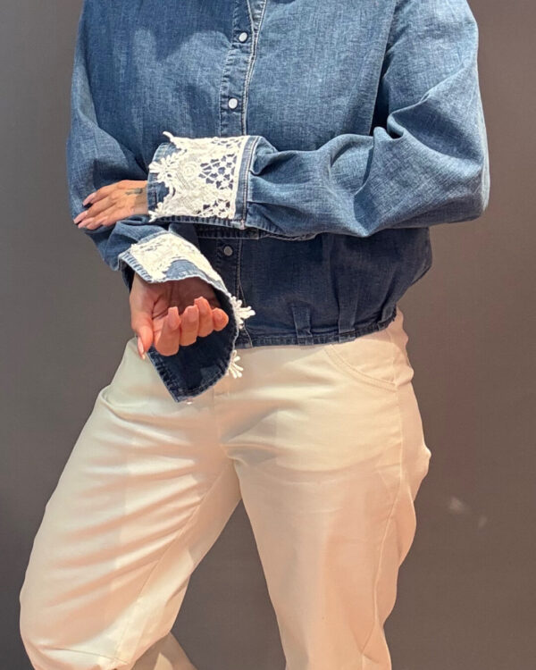 Camicia VICOLO in jeans con pizzo sulle maniche