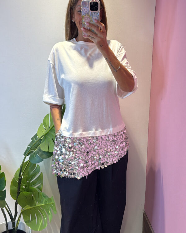 T-shirt MOTEL asimmetrica con paillettes ; VARI COLORI