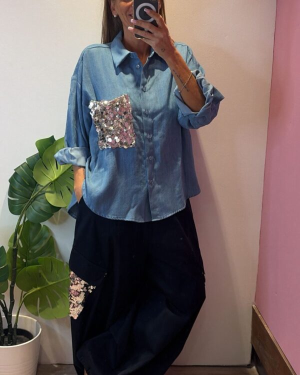 Camicia MOTEL in jeans con tasca con paillettes