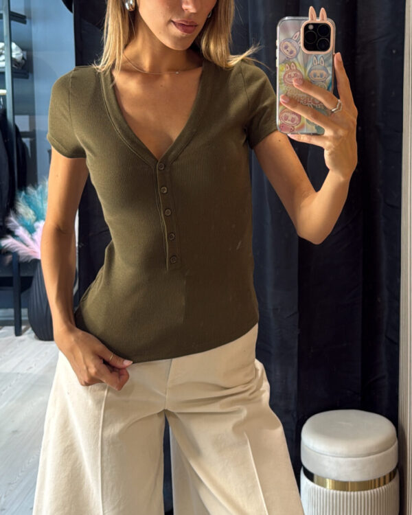 T-shirt VICOLO a V a costine con bottoncini, VARI COLORI