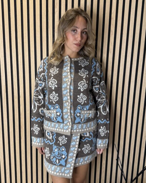 Giacca / Cardigan MOTEL con bottoni gioiello, Azzurro Panna Mastice