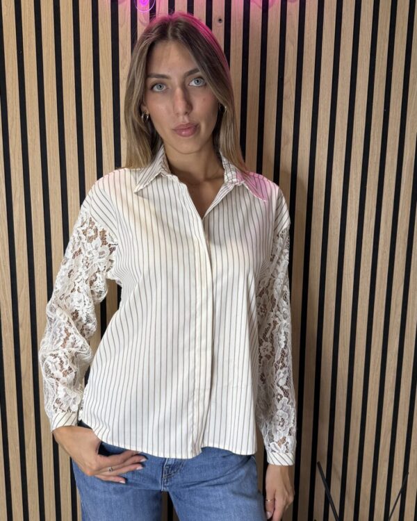 Camicia COLLISION con maniche ampie & schiena in pizzo